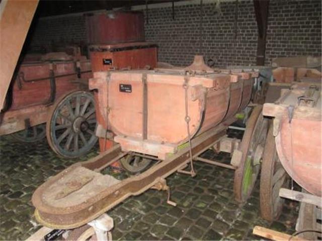 Driewielkar met geknikte metalen draagboom, Karrenmuseum Essen